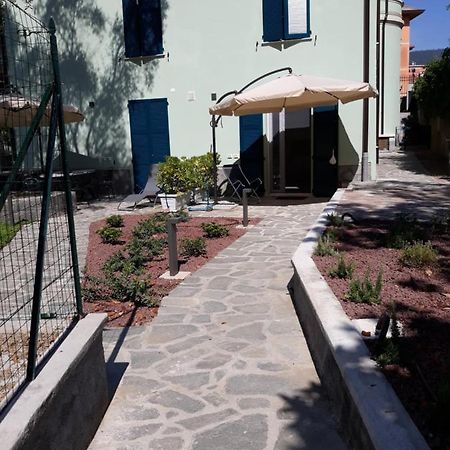 Mimosa 2 - Trilocale A 50 Mt Dal Mare Apartman Levanto Kültér fotó